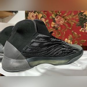 Yeezy Quantum Onyx